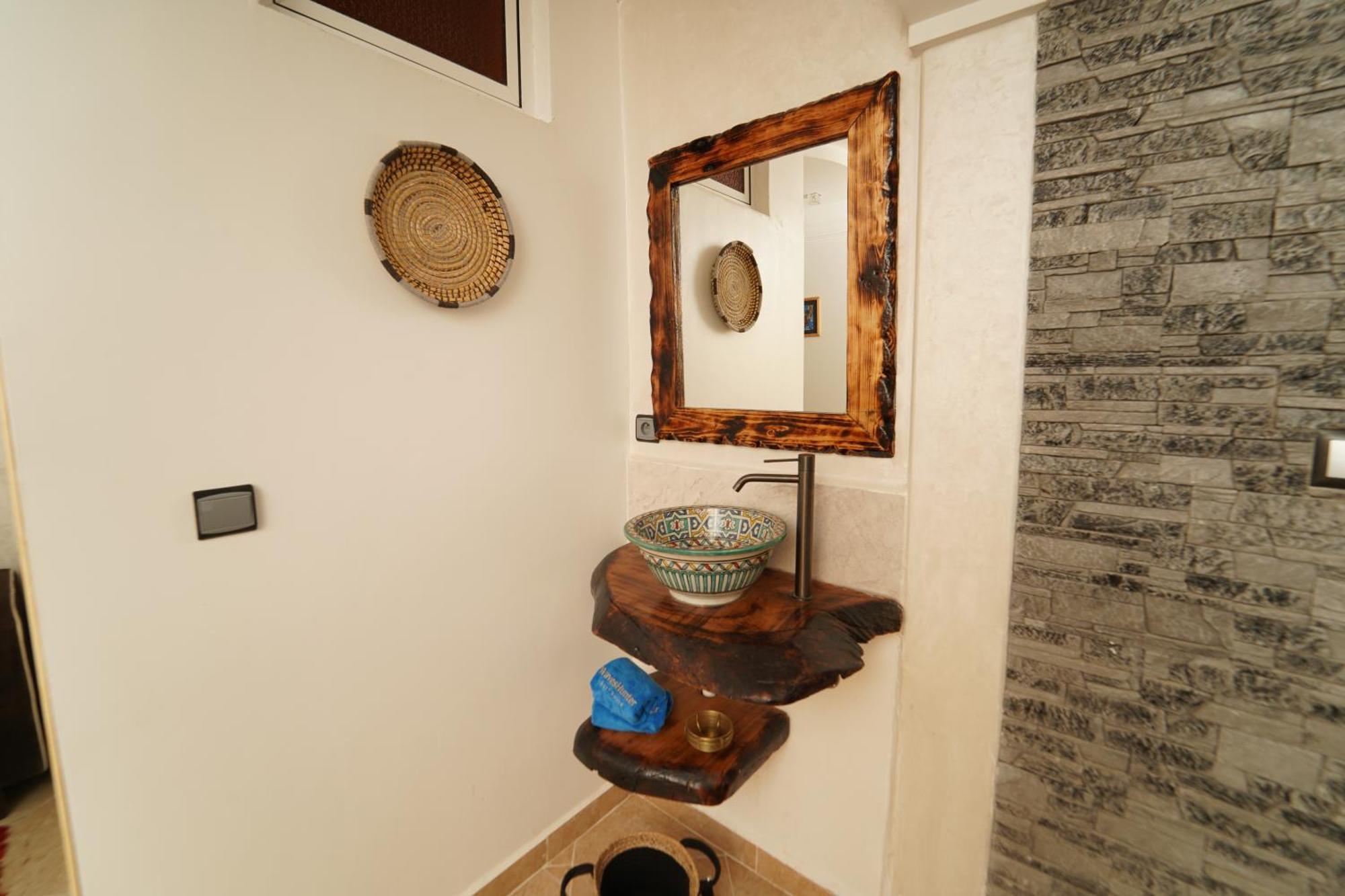 Waves Hunter Surf House Bed & Breakfast Agadir Eksteriør bilde
