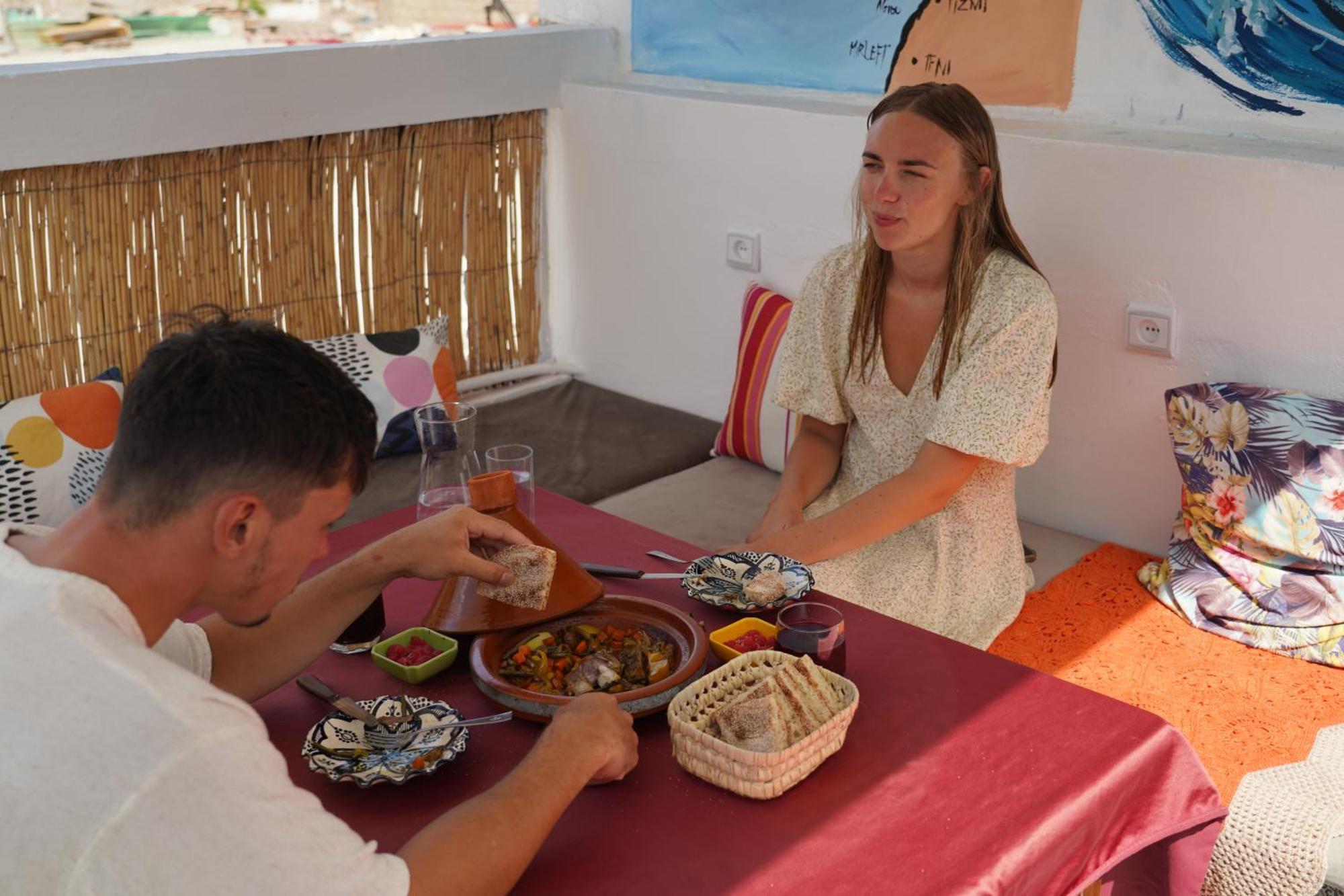 Waves Hunter Surf House Bed & Breakfast Agadir Eksteriør bilde