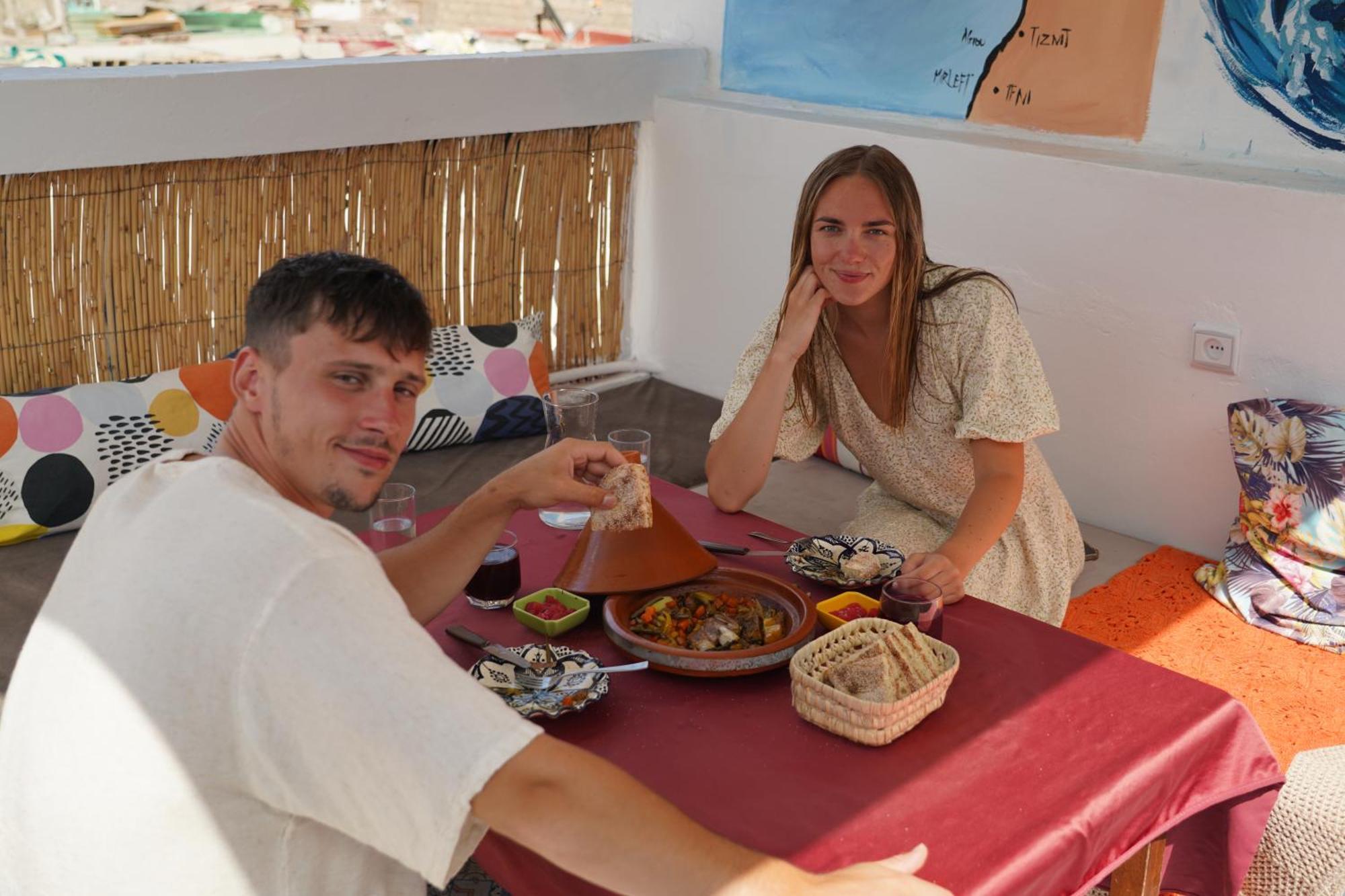 Waves Hunter Surf House Bed & Breakfast Agadir Eksteriør bilde