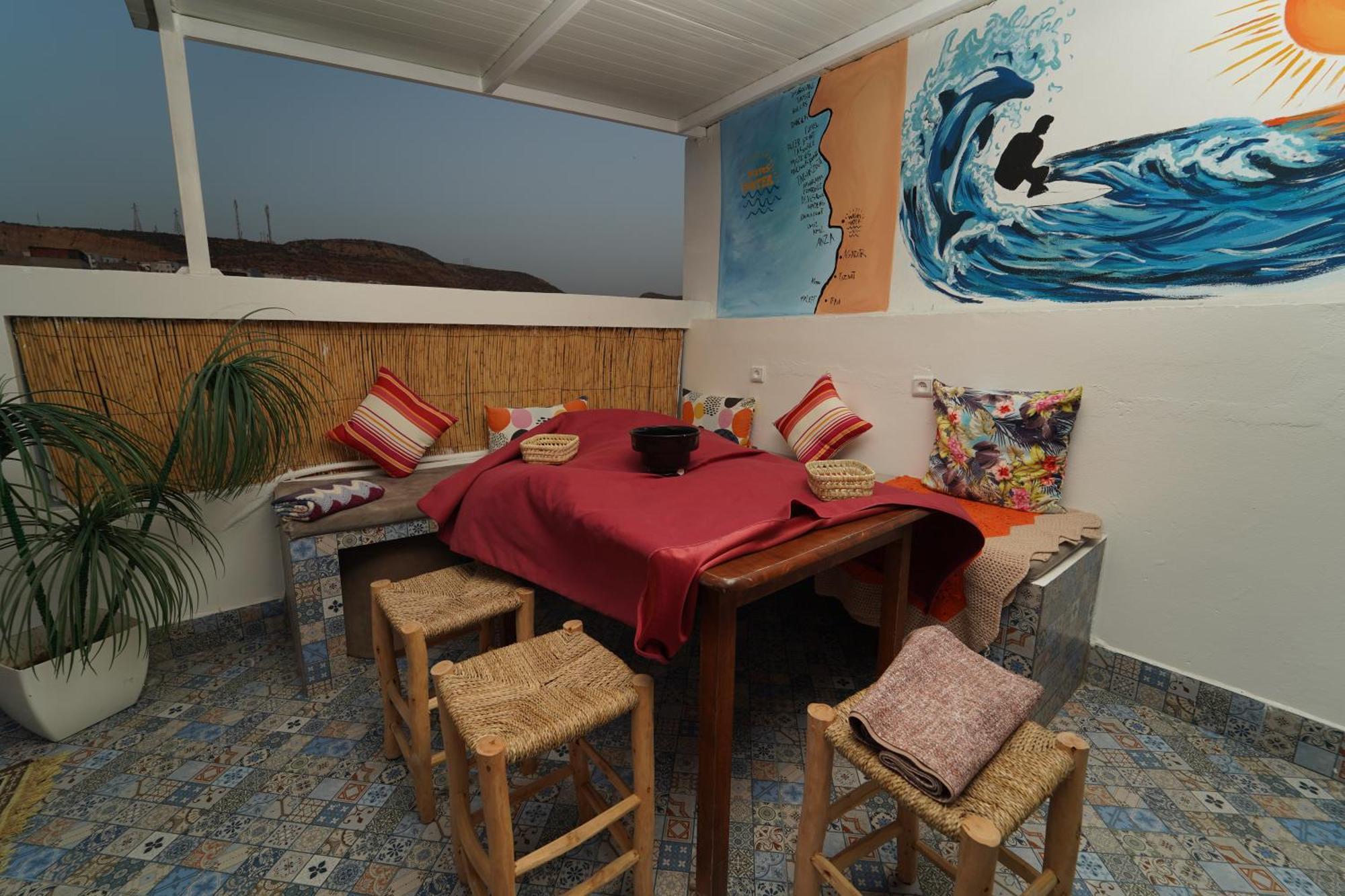 Waves Hunter Surf House Bed & Breakfast Agadir Eksteriør bilde