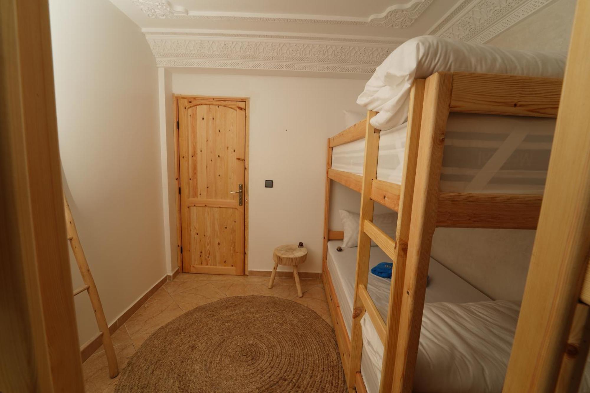 Waves Hunter Surf House Bed & Breakfast Agadir Eksteriør bilde