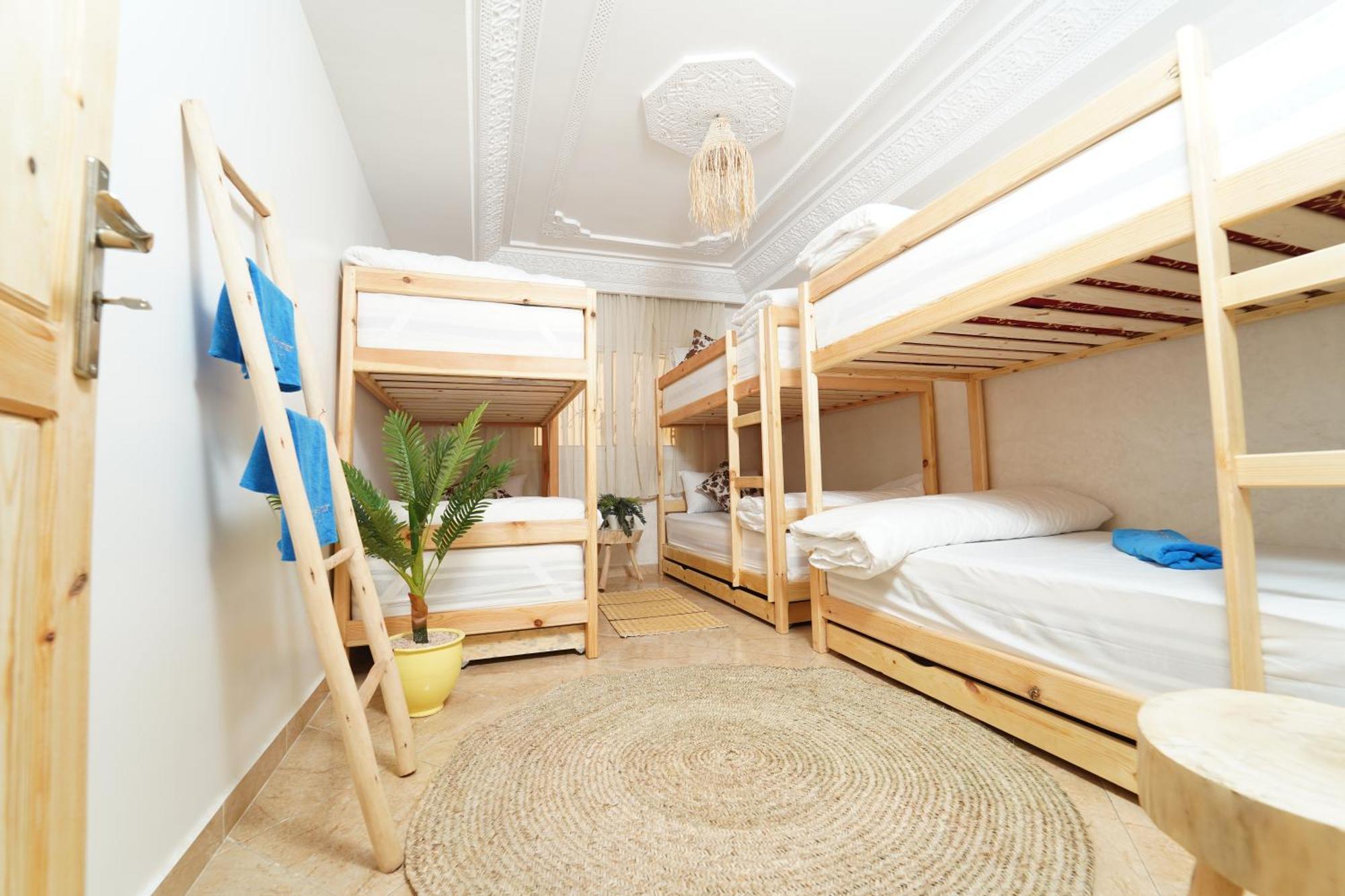 Waves Hunter Surf House Bed & Breakfast Agadir Eksteriør bilde